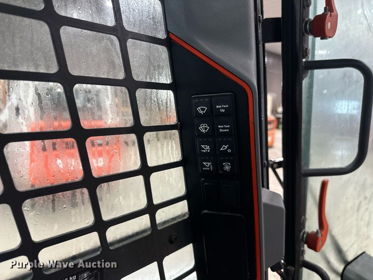 image for item DV0747 2022 Bobcat  S76 skid steer loader