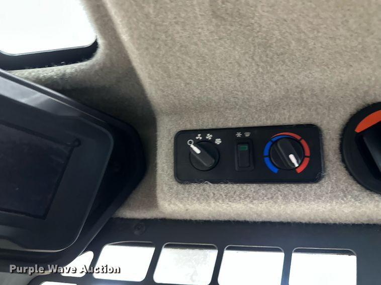 image for item DV0747 2022 Bobcat  S76 skid steer loader