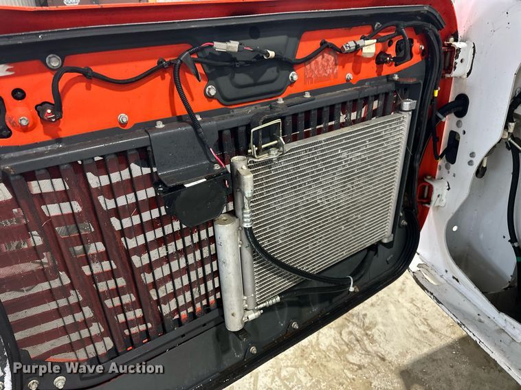 image for item DV0747 2022 Bobcat  S76 skid steer loader