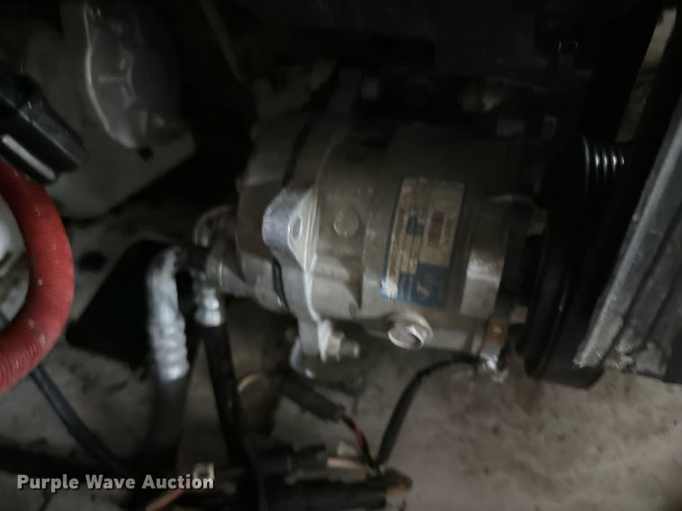 image for item DV0747 2022 Bobcat  S76 skid steer loader