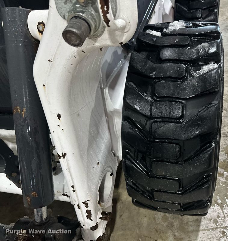 image for item DV0747 2022 Bobcat  S76 skid steer loader