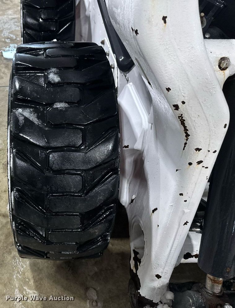 image for item DV0747 2022 Bobcat  S76 skid steer loader