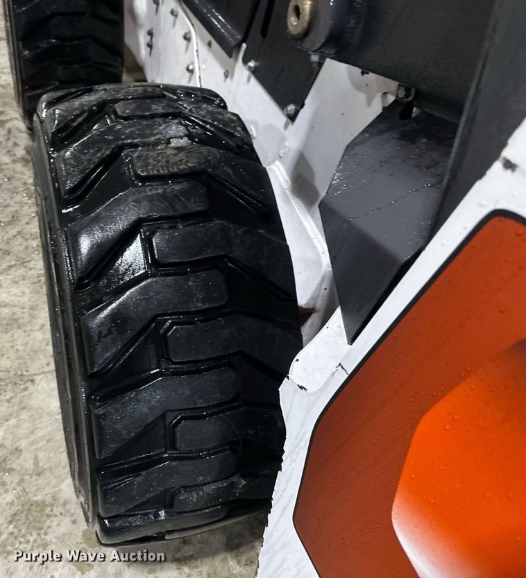 image for item DV0747 2022 Bobcat  S76 skid steer loader