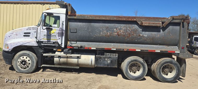 image for item DV1331 2001 Mack CX613 dump truck