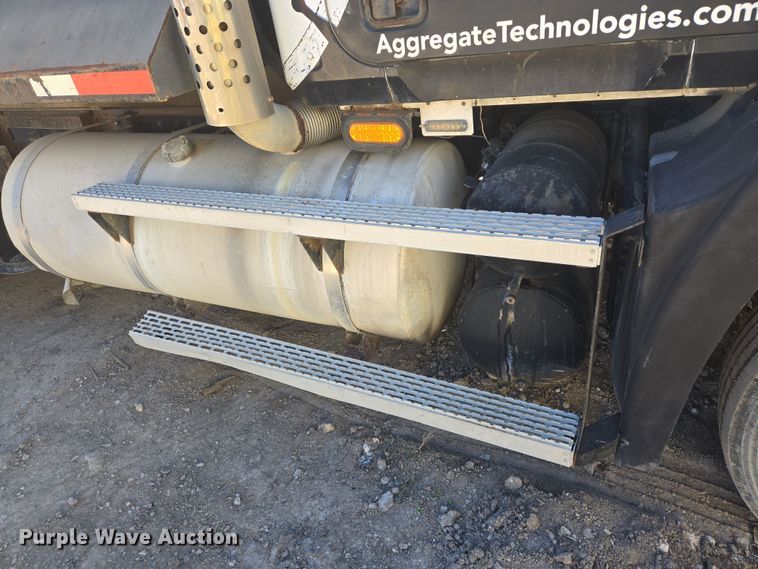 image for item DV1331 2001 Mack CX613 dump truck