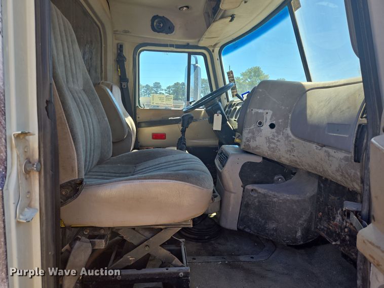 image for item DV1331 2001 Mack CX613 dump truck