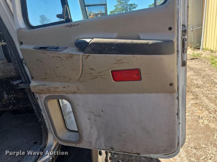 image for item DV1331 2001 Mack CX613 dump truck