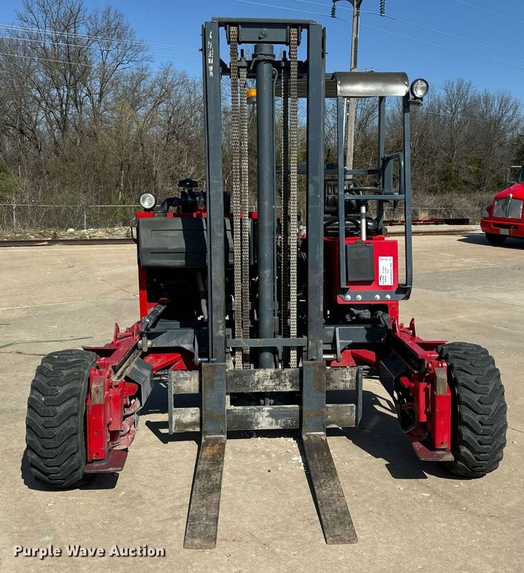 image for item DV1893 2004 Moffett M5500 forklift