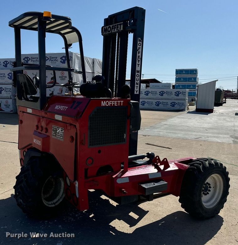 image for item DV1893 2004 Moffett M5500 forklift