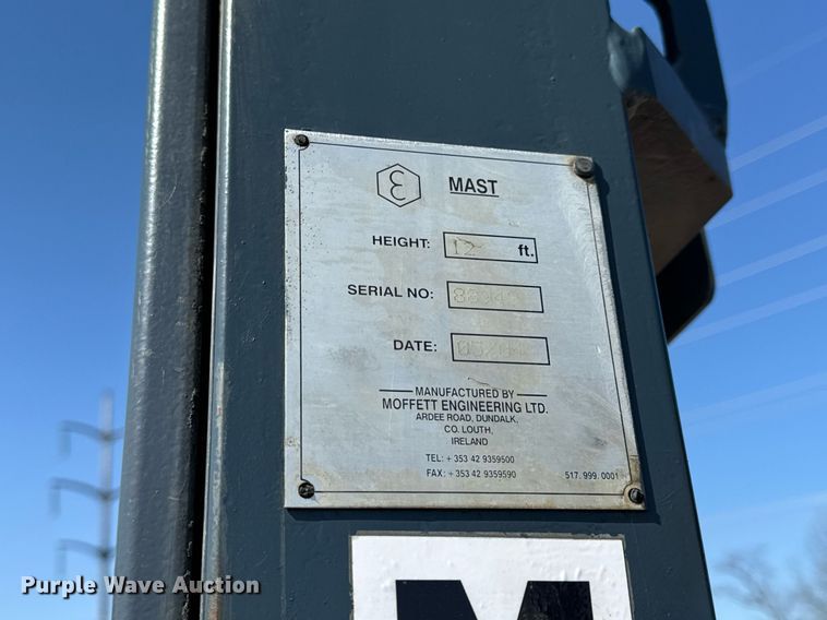 image for item DV1893 2004 Moffett M5500 forklift