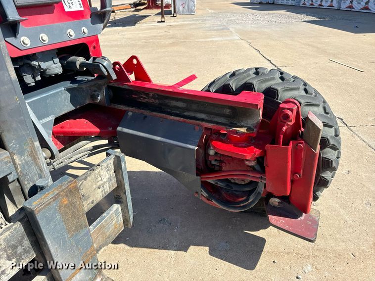 image for item DV1893 2004 Moffett M5500 forklift