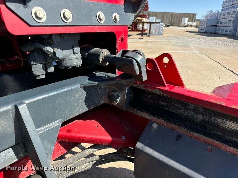 image for item DV1893 2004 Moffett M5500 forklift