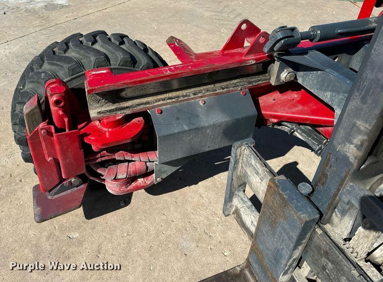 image for item DV1893 2004 Moffett M5500 forklift