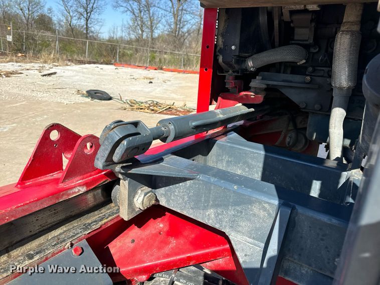 image for item DV1893 2004 Moffett M5500 forklift