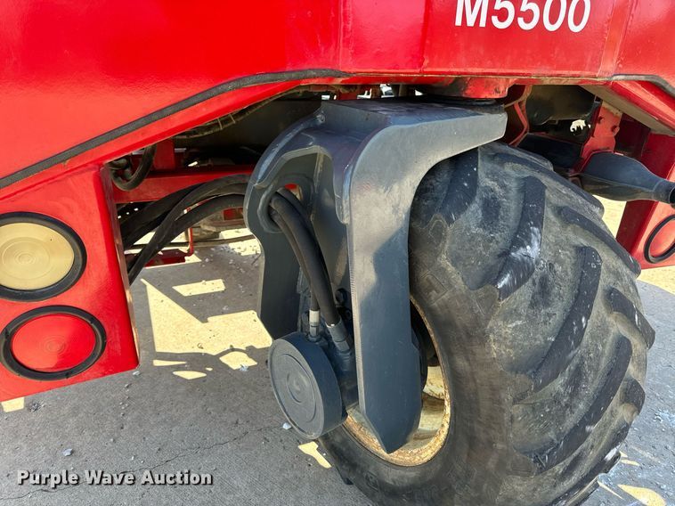 image for item DV1893 2004 Moffett M5500 forklift