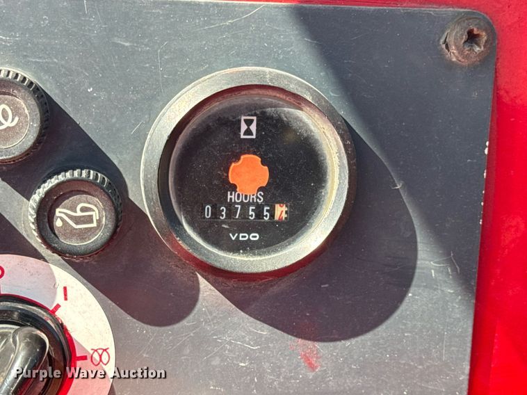 image for item DV1893 2004 Moffett M5500 forklift