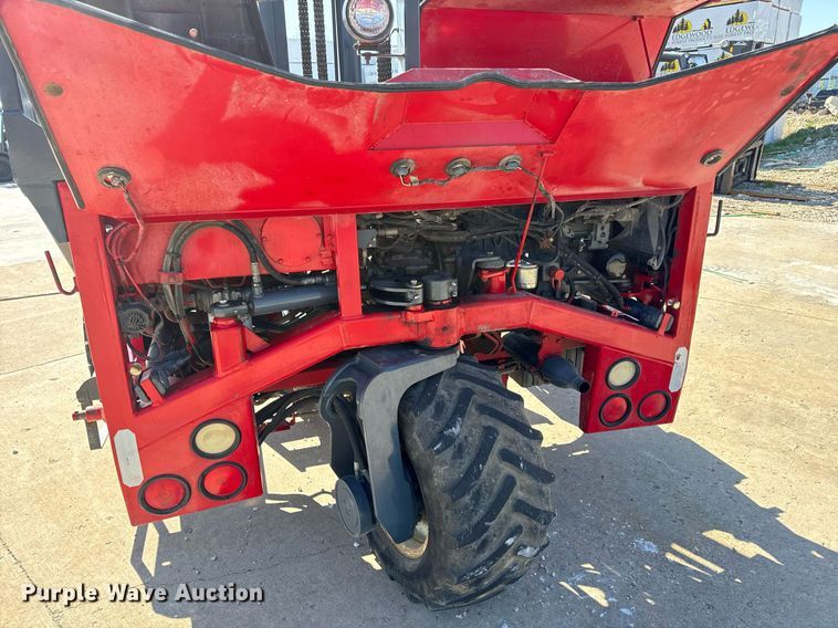 image for item DV1893 2004 Moffett M5500 forklift