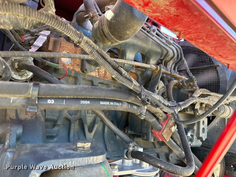 image for item DV1893 2004 Moffett M5500 forklift