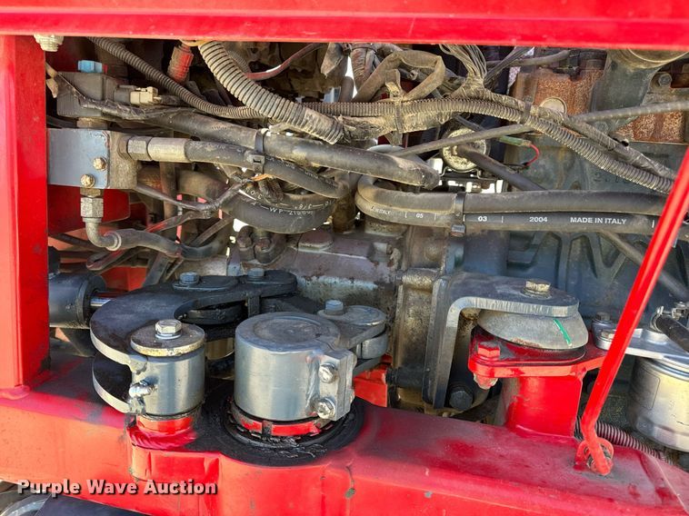 image for item DV1893 2004 Moffett M5500 forklift