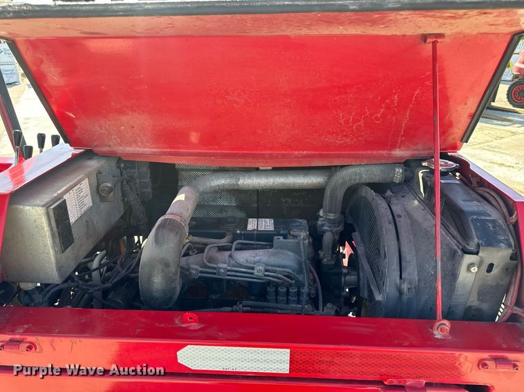 image for item DV1893 2004 Moffett M5500 forklift