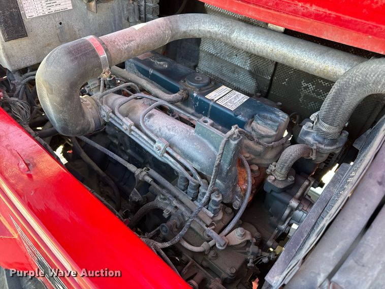 image for item DV1893 2004 Moffett M5500 forklift