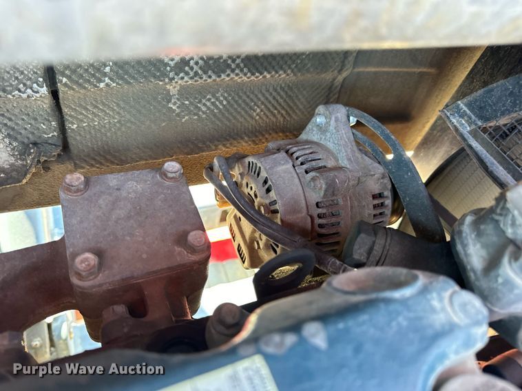 image for item DV1893 2004 Moffett M5500 forklift