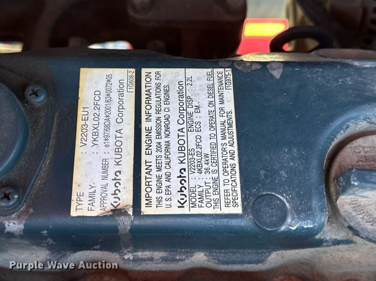 image for item DV1893 2004 Moffett M5500 forklift