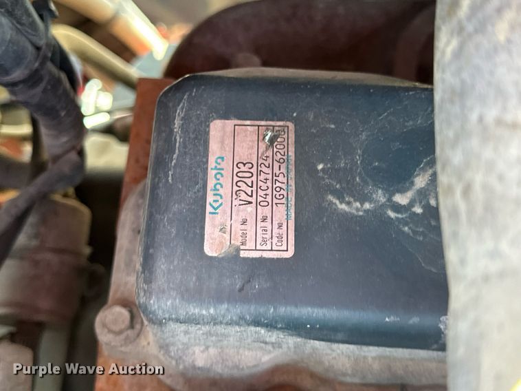 image for item DV1893 2004 Moffett M5500 forklift