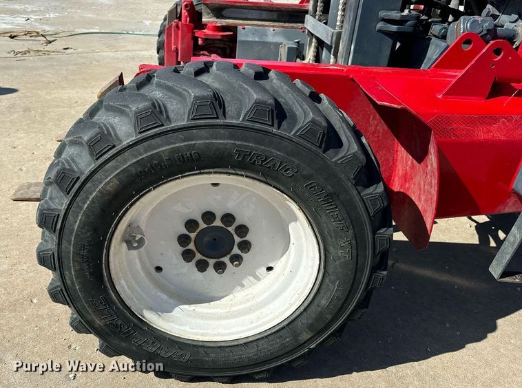 image for item DV1893 2004 Moffett M5500 forklift