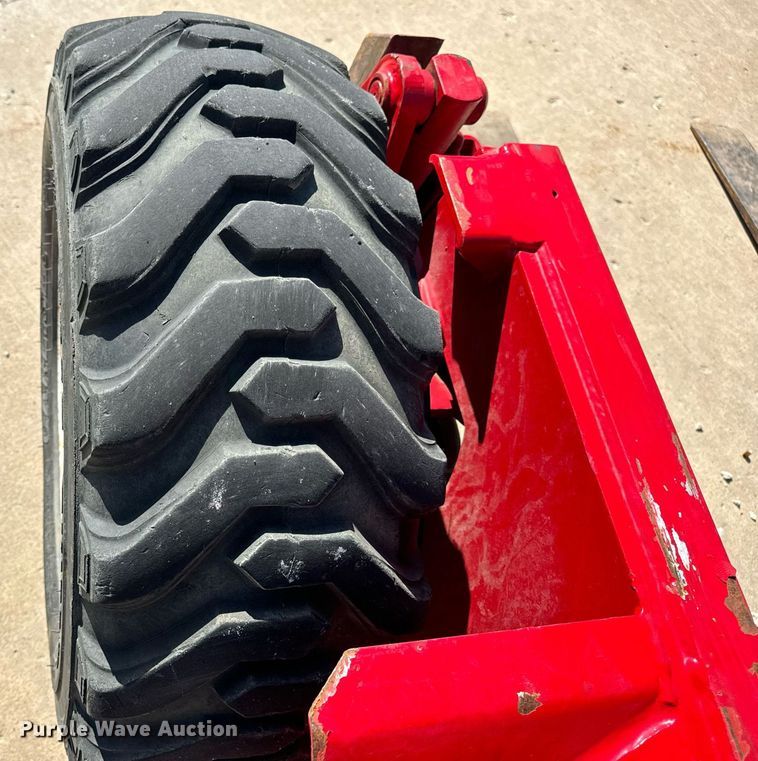 image for item DV1893 2004 Moffett M5500 forklift