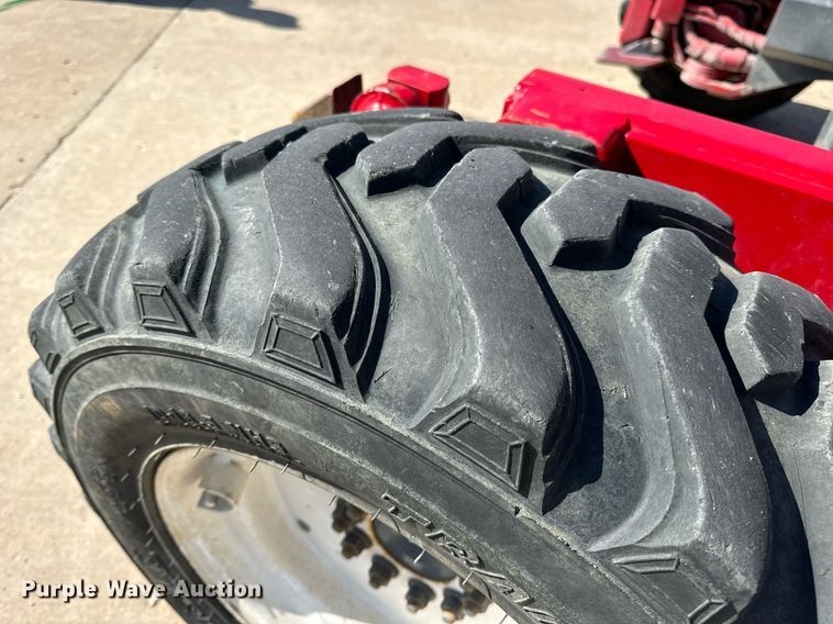 image for item DV1893 2004 Moffett M5500 forklift