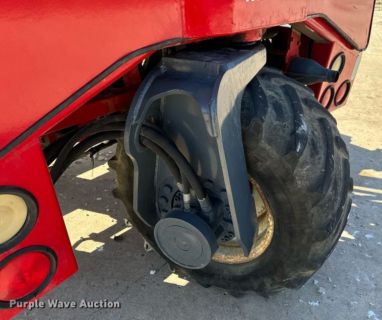 image for item DV1893 2004 Moffett M5500 forklift