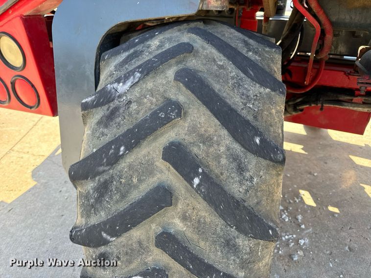 image for item DV1893 2004 Moffett M5500 forklift