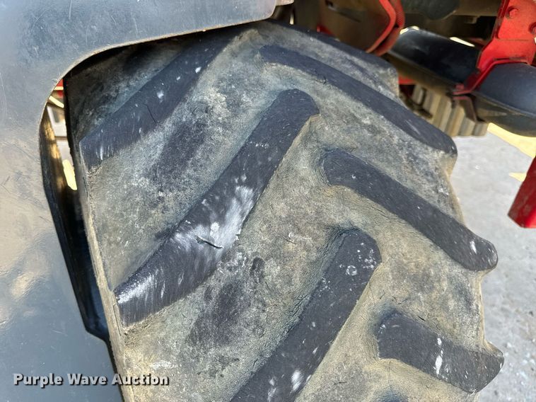 image for item DV1893 2004 Moffett M5500 forklift