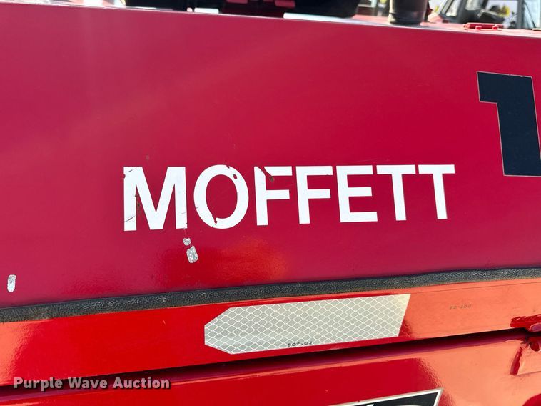 image for item DV1893 2004 Moffett M5500 forklift