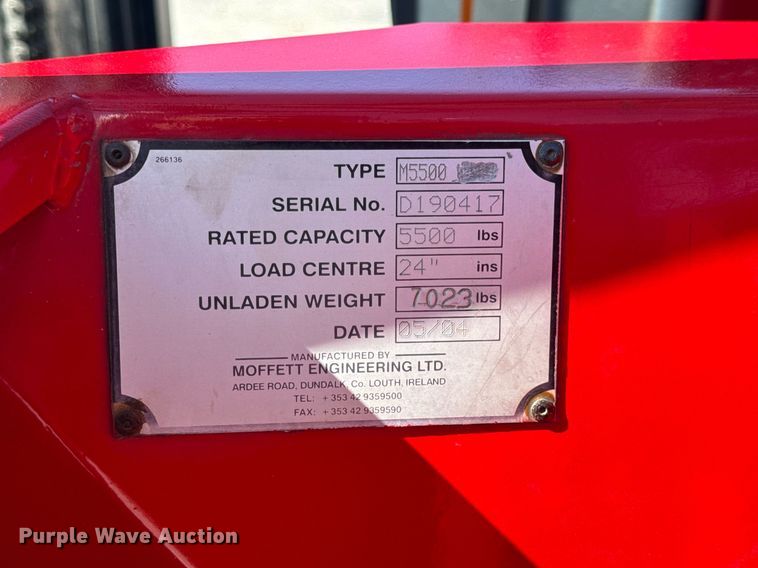 image for item DV1893 2004 Moffett M5500 forklift