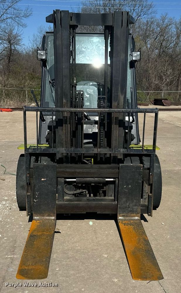 image for item DV1894 Clark C40D forklift