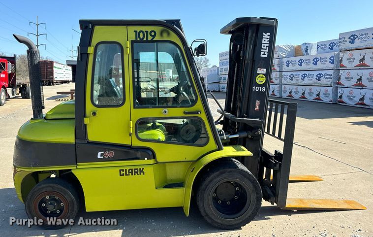 image for item DV1894 Clark C40D forklift