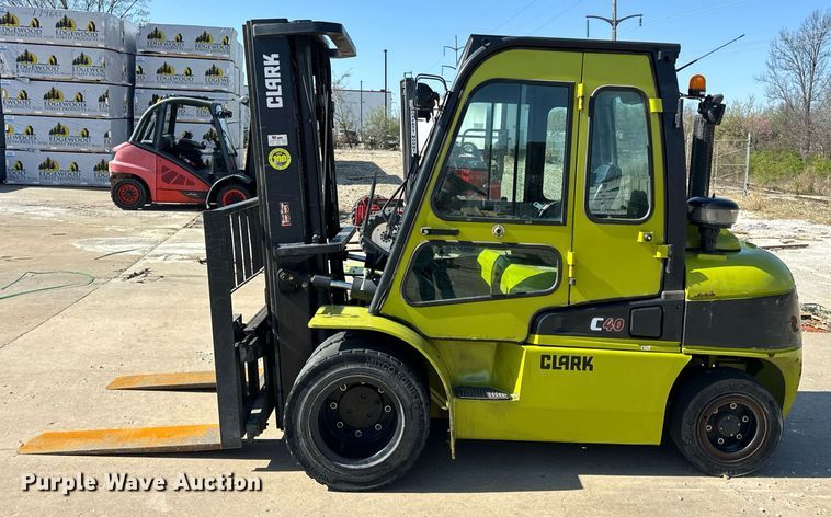 image for item DV1894 Clark C40D forklift