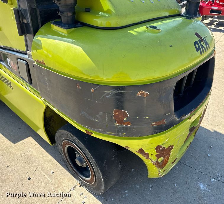 image for item DV1894 Clark C40D forklift