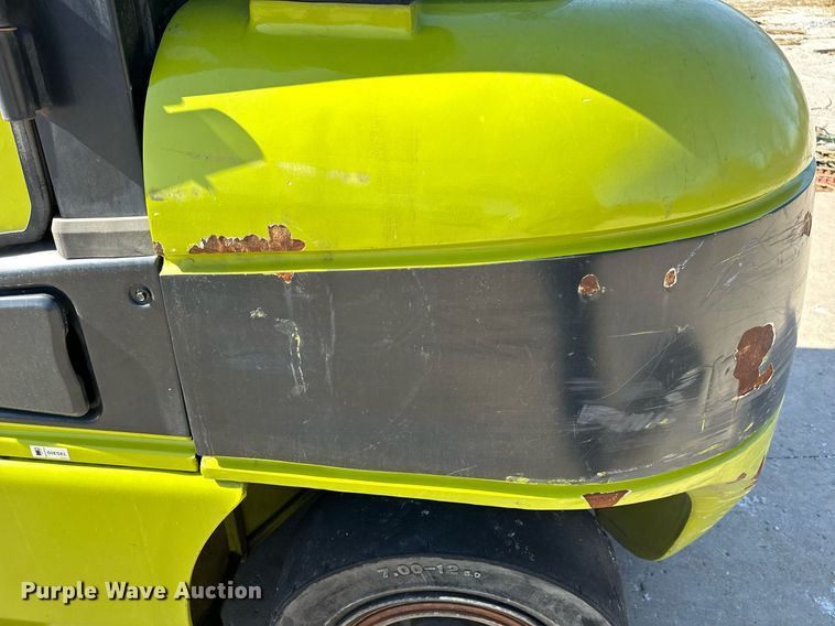 image for item DV1894 Clark C40D forklift