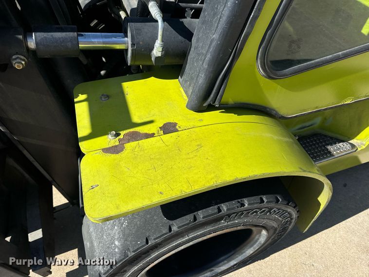 image for item DV1894 Clark C40D forklift