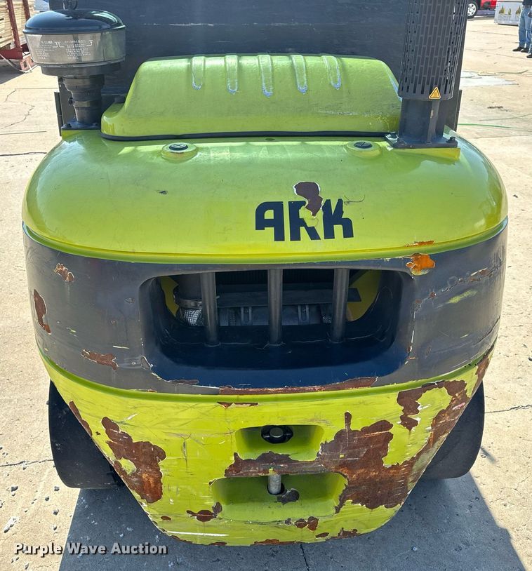 image for item DV1894 Clark C40D forklift