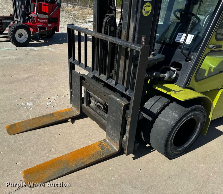 image for item DV1894 Clark C40D forklift