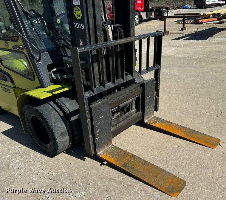 image for item DV1894 Clark C40D forklift