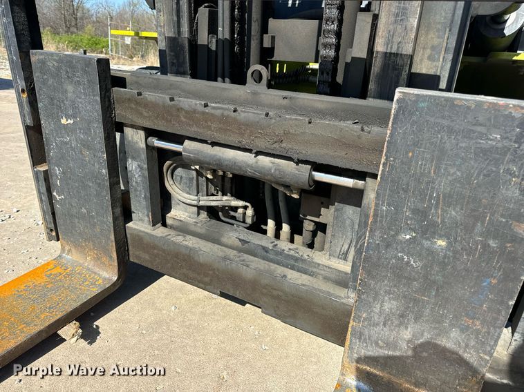 image for item DV1894 Clark C40D forklift