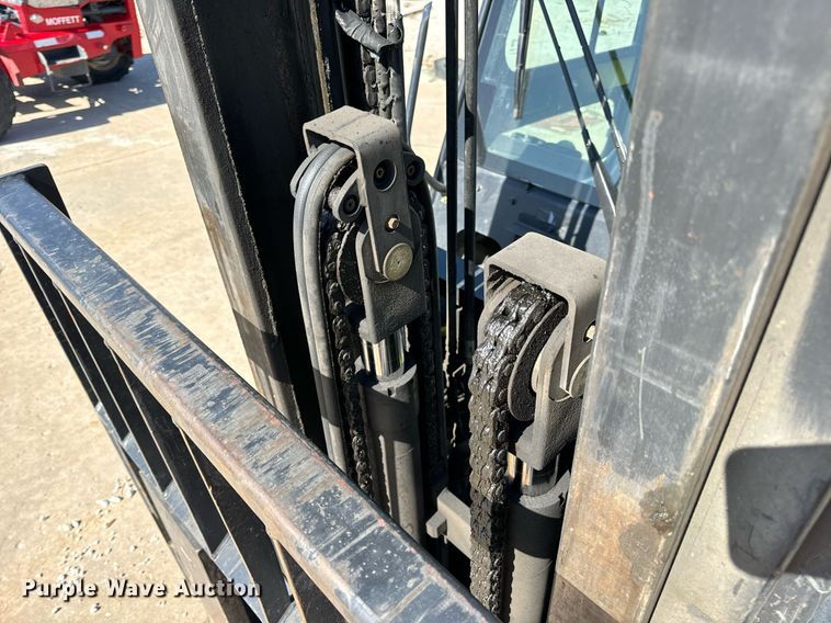 image for item DV1894 Clark C40D forklift