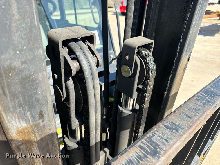 image for item DV1894 Clark C40D forklift