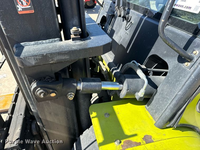 image for item DV1894 Clark C40D forklift