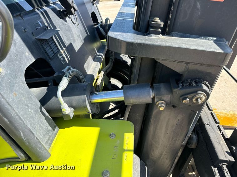 image for item DV1894 Clark C40D forklift